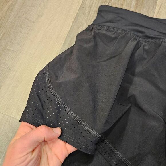 Spanx size Large Sport Shorts in Black - Picture 2 of 6